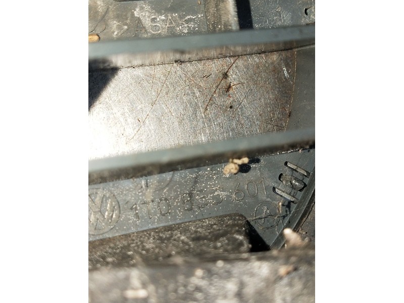 Recambio de rejilla delantera para volkswagen polo iv (9n_, 9a_) 1.4 tdi referencia OEM IAM 1T0853601  