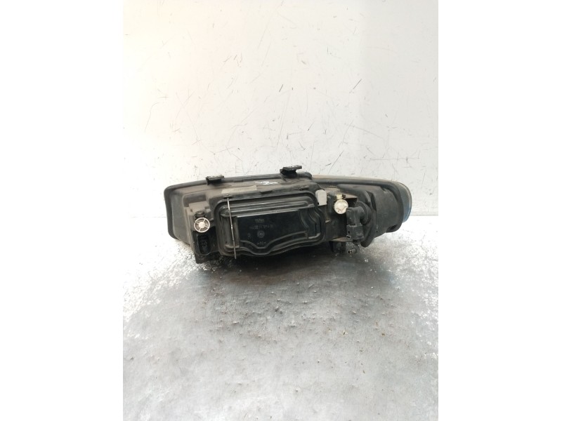 Recambio de faro derecho para seat leon (1m1) 1.9 tdi referencia OEM IAM 67742709  