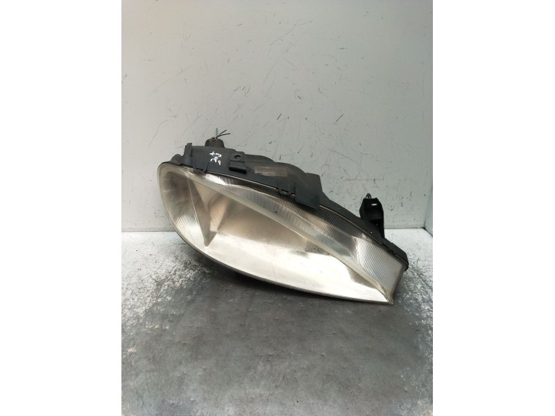 Recambio de faro derecho para renault megane i classic (la0/1_) 1.9 dti (la1u) referencia OEM IAM 7701047095  