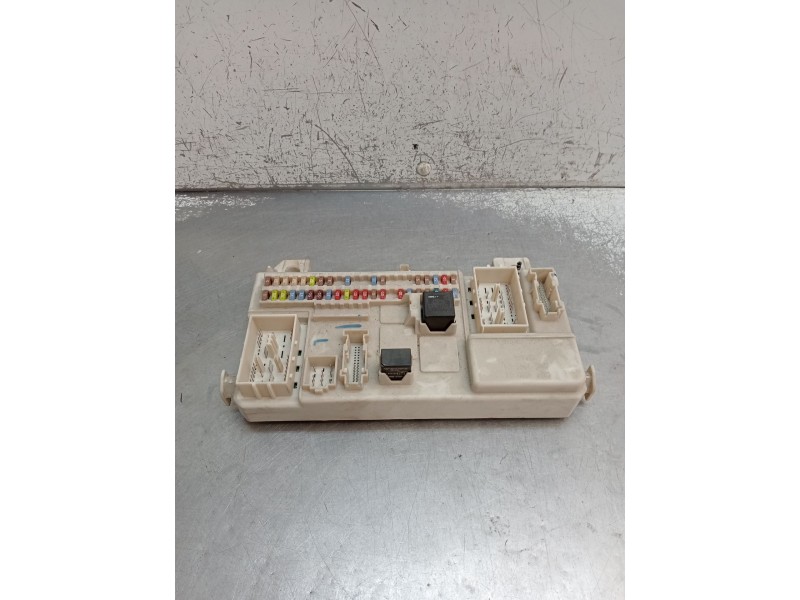Recambio de caja reles / fusibles para volvo v50 (545) 2.0 d referencia OEM IAM 8690720 170105 519096127