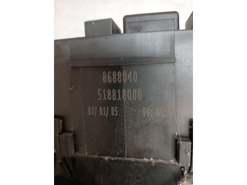 Recambio de caja reles / fusibles para volvo v50 (545) 2.0 d referencia OEM IAM 8688040 518818000 
