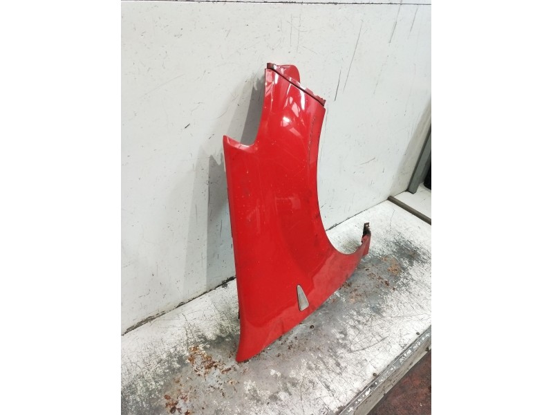 Recambio de aleta delantera derecha para dacia sandero 1.2 16v referencia OEM IAM   