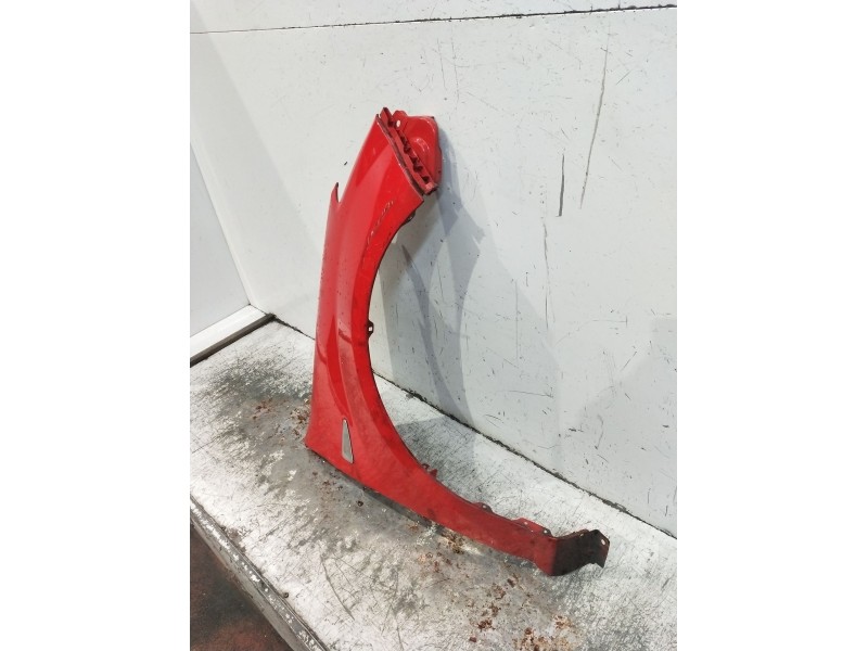 Recambio de aleta delantera derecha para dacia sandero 1.2 16v referencia OEM IAM   