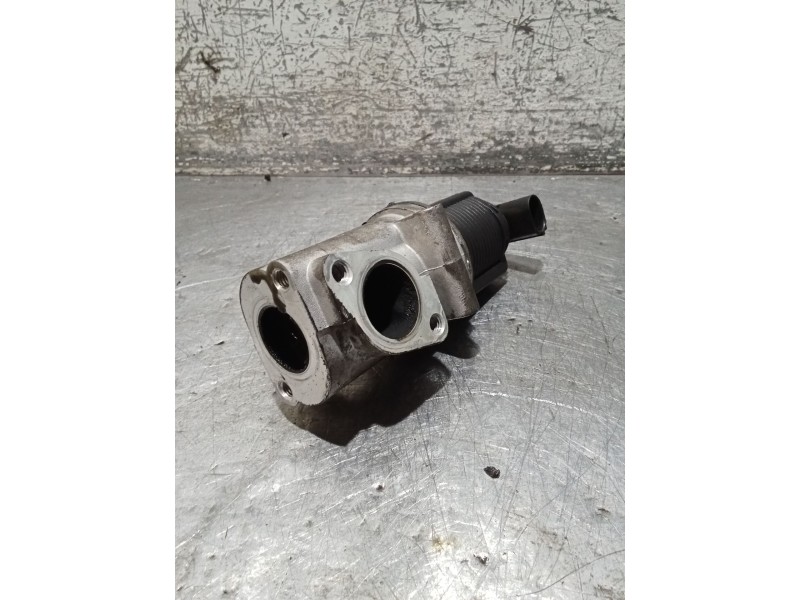 Recambio de valvula egr para opel zafira / zafira family b (a05) 1.9 cdti (m75) referencia OEM IAM 555061  