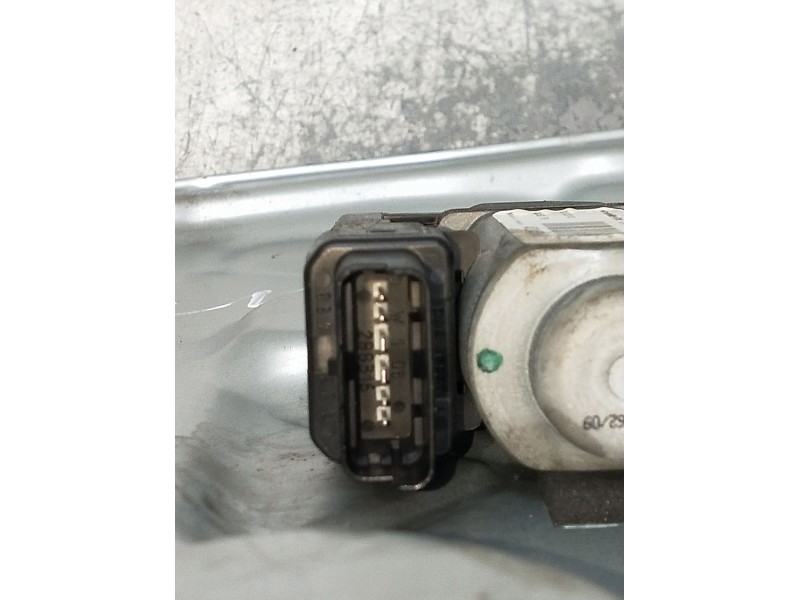 Recambio de elevalunas delantero izquierdo para kia cee´d hatchback (ed) 1.6 crdi 90 referencia OEM IAM 402055D  