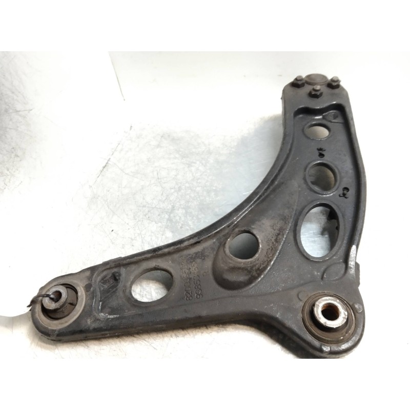 Recambio de brazo suspension inferior delantero derecho para renault trafic caja cerrada (ab 4.01) referencia OEM IAM   
