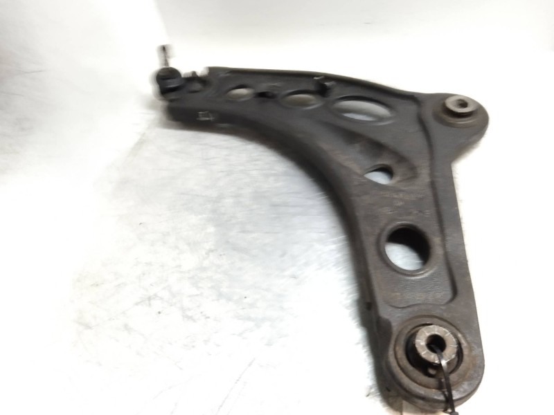 Recambio de brazo suspension inferior delantero izquierdo para renault trafic caja cerrada (ab 4.01) referencia OEM IAM   