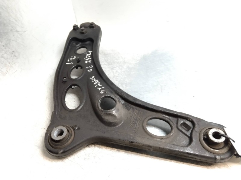 Recambio de brazo suspension inferior delantero izquierdo para renault trafic caja cerrada (ab 4.01) referencia OEM IAM   
