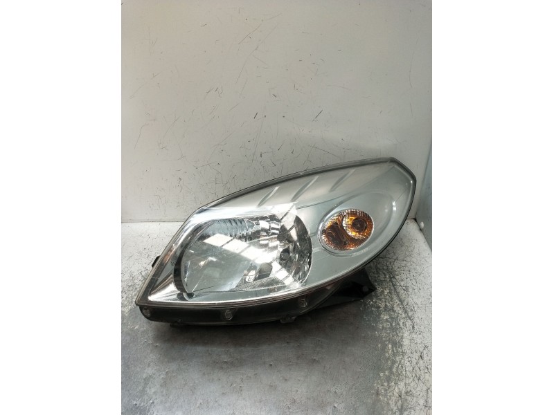 Recambio de faro izquierdo para dacia sandero 1.2 16v referencia OEM IAM 8200733878  
