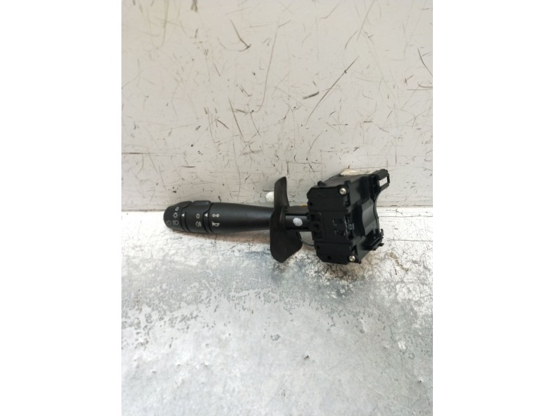 Recambio de mando luces para dacia sandero 1.2 16v referencia OEM IAM 901057666 8200792584 28010