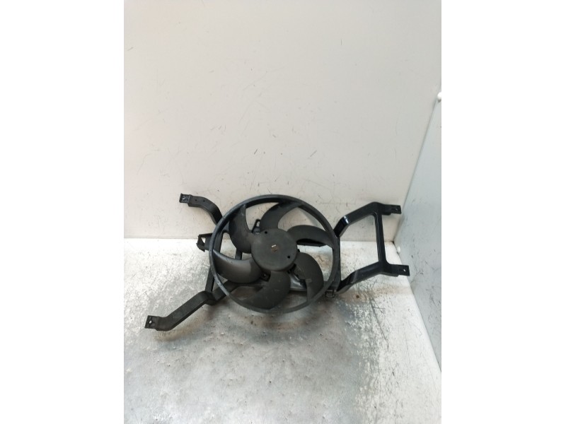 Recambio de electroventilador para dacia sandero 1.2 16v referencia OEM IAM 8200779073A  