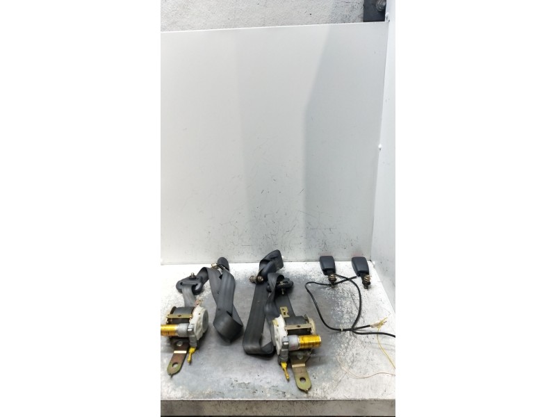 Recambio de juego cinturones delantero para hyundai trajet (fo) 2.0 referencia OEM IAM  5P 