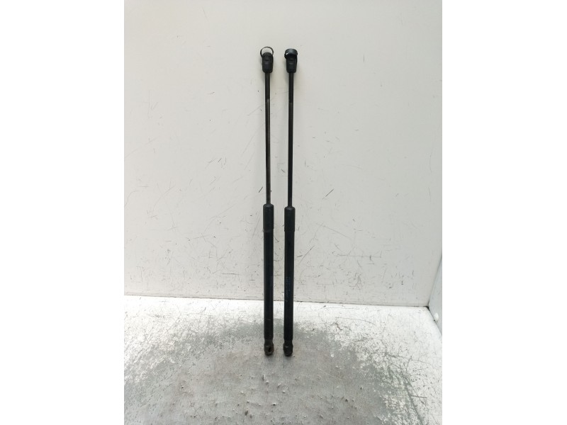 Recambio de amortiguadores maletero / porton para dacia sandero 1.2 16v referencia OEM IAM 8200735264 020825F30370N 