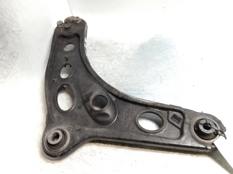 Recambio de brazo suspension inferior delantero izquierdo para renault trafic caja cerrada (ab 4.01) 2.0 dci diesel fap cat refe