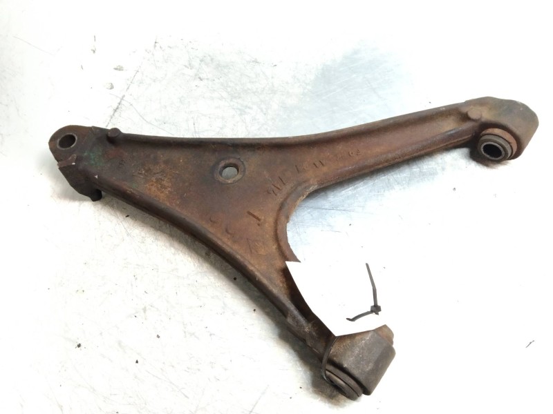 Recambio de brazo suspension inferior delantero derecho para renault trafic 2.1 diesel referencia OEM IAM   