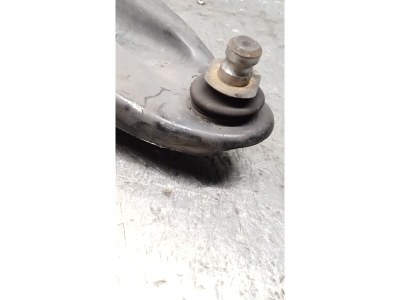 Recambio de brazo suspension inferior delantero derecho para dacia sandero 1.2 16v referencia OEM IAM   