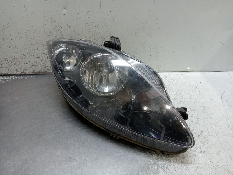 Recambio de faro derecho para seat leon (1p1) 1.9 tdi referencia OEM IAM 5P1941005D  