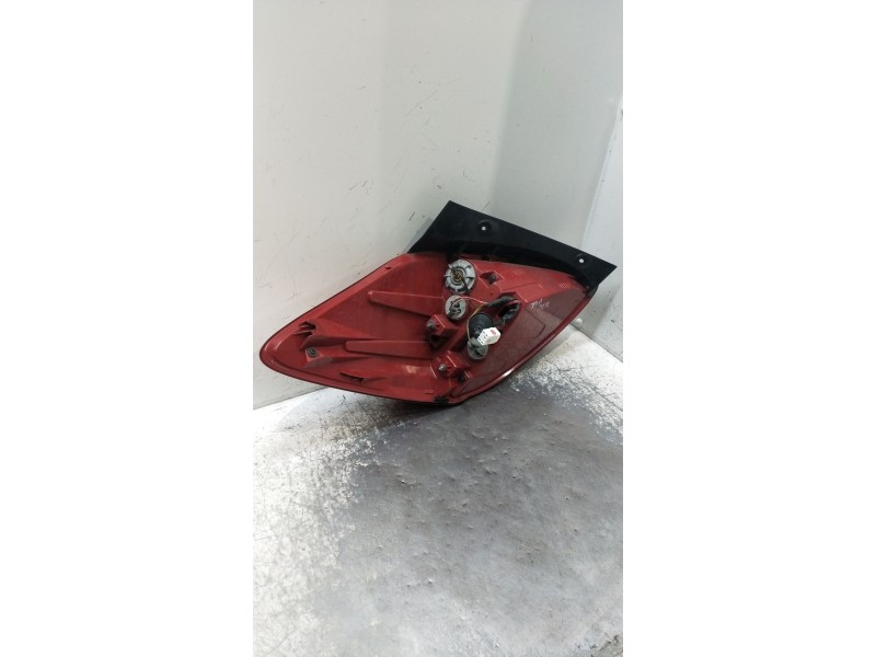 Recambio de piloto trasero derecho para kia cee´d (jd) 1.6 gt referencia OEM IAM   