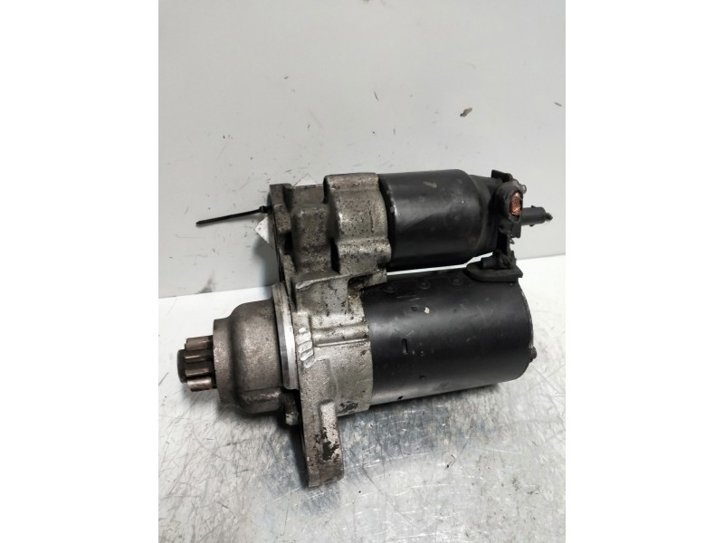 Recambio de motor arranque para volkswagen polo (9n1) highline referencia OEM IAM 0001120100  