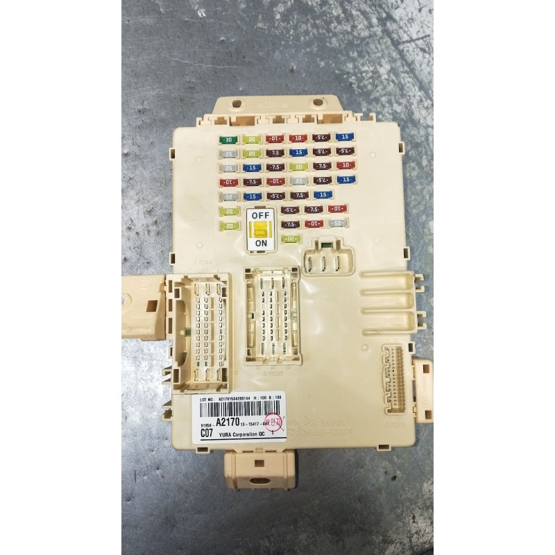 Recambio de caja reles / fusibles para kia cee´d (jd) 1.6 gt referencia OEM IAM A21701504200144  