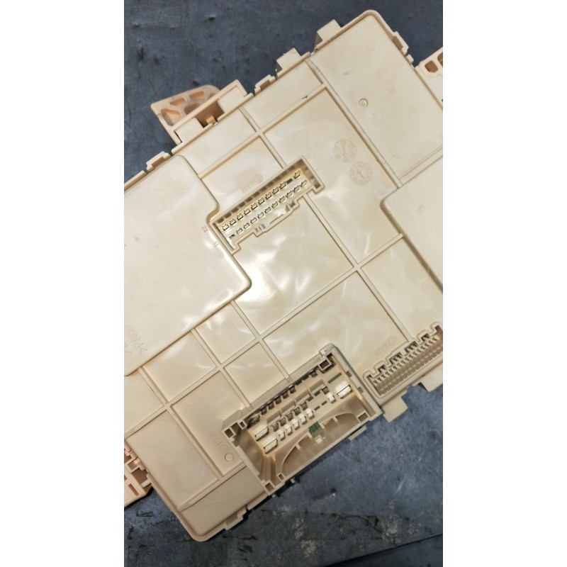 Recambio de caja reles / fusibles para kia cee´d (jd) 1.6 gt referencia OEM IAM A21701504200144  