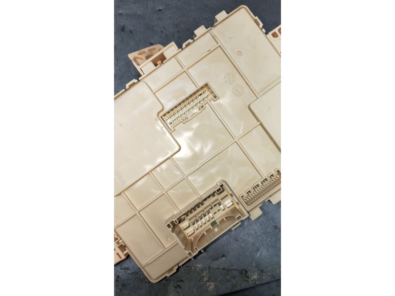 Recambio de caja reles / fusibles para kia cee´d (jd) 1.6 gt referencia OEM IAM A21701504200144  