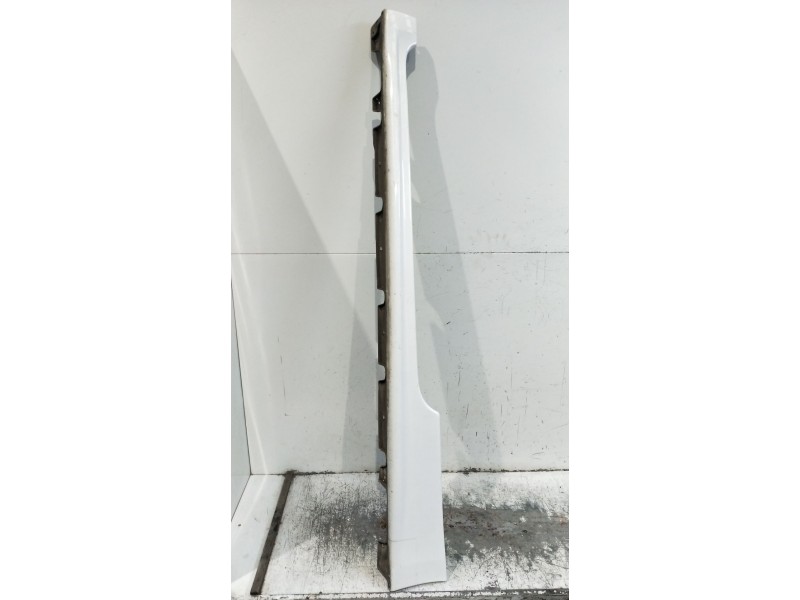 Recambio de faldon lateral para kia cee´d (jd) 1.6 gt referencia OEM IAM   