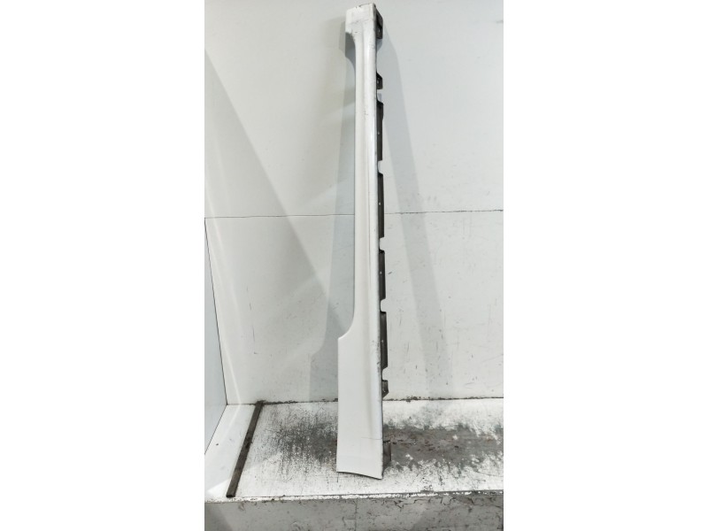 Recambio de faldon lateral para kia cee´d (jd) 1.6 gt referencia OEM IAM  VER FOTOS 