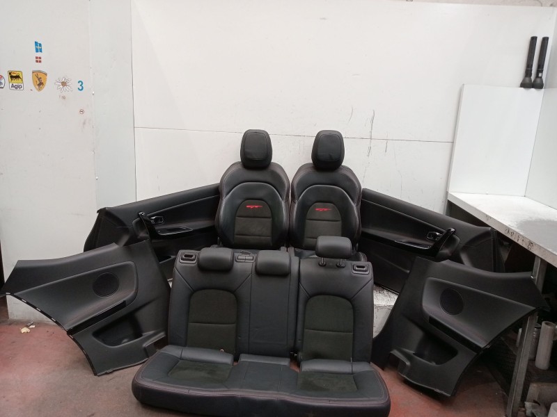 Recambio de juego asientos completo para kia cee´d (jd) 1.6 gt referencia OEM IAM   