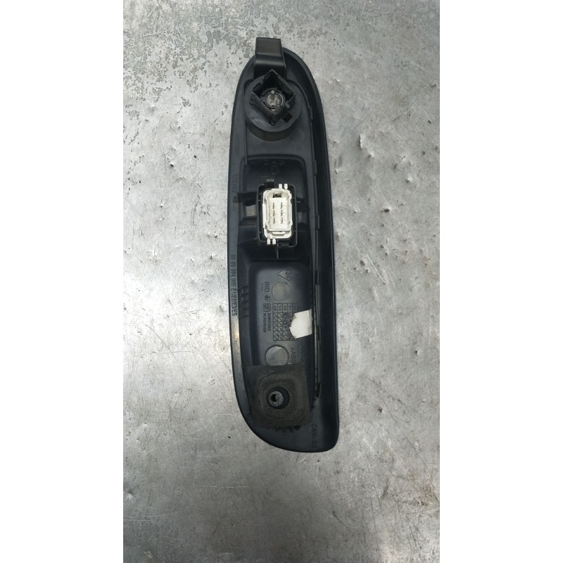 Recambio de mando elevalunas delantero derecho para renault clio ii (bb_, cb_) 1.2 16v (bb05, bb0w, bb11, bb27, bb2t, bb2u, bb2v