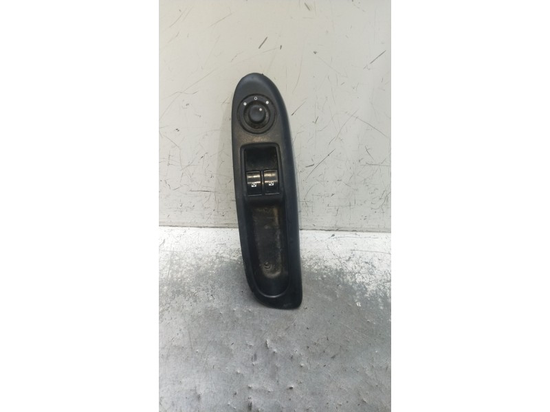 Recambio de mando elevalunas delantero izquierdo para renault clio ii (bb_, cb_) 1.2 16v (bb05, bb0w, bb11, bb27, bb2t, bb2u, bb