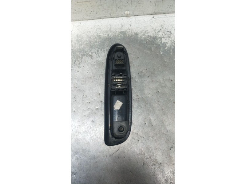Recambio de mando elevalunas delantero izquierdo para renault clio ii (bb_, cb_) 1.2 16v (bb05, bb0w, bb11, bb27, bb2t, bb2u, bb