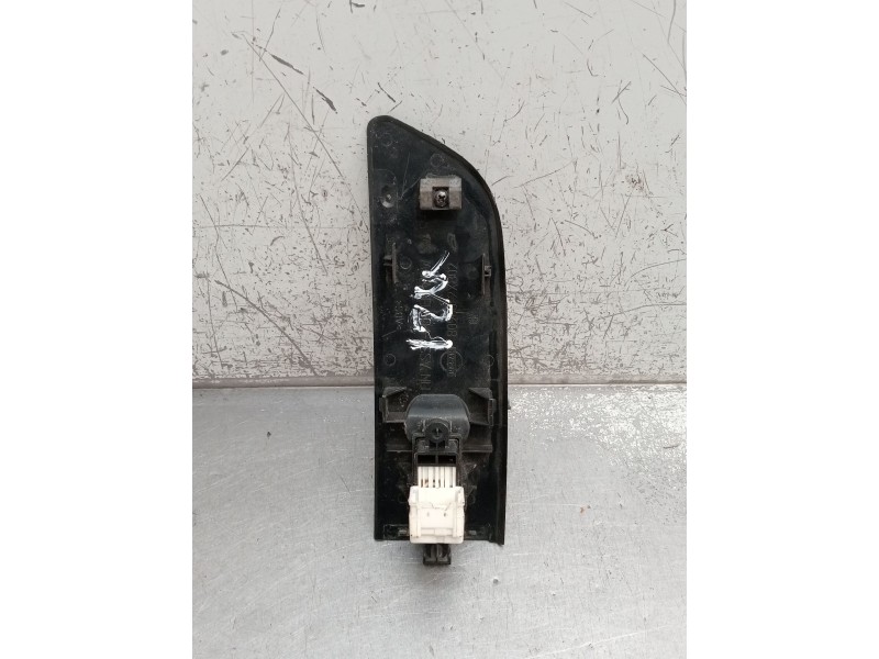 Recambio de mando elevalunas delantero derecho para nissan terrano ii (r20) 2.7 tdi 4wd referencia OEM IAM   5P