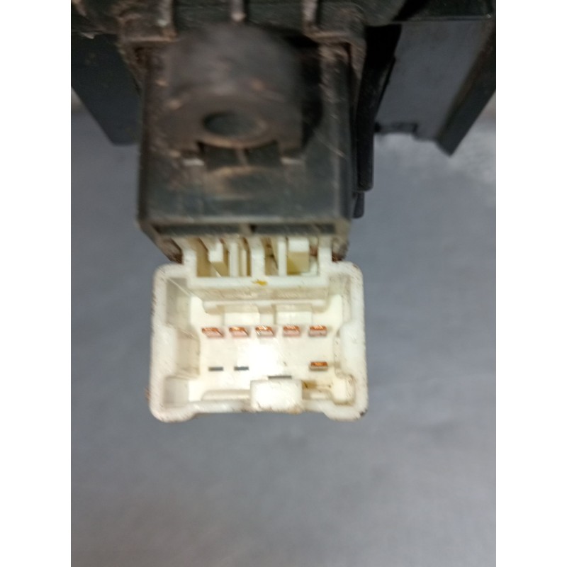 Recambio de mando elevalunas delantero derecho para nissan terrano ii (r20) 2.7 tdi 4wd referencia OEM IAM   5P
