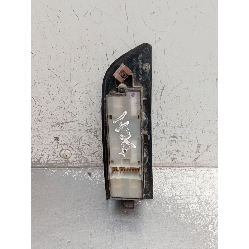 Recambio de mando elevalunas delantero izquierdo para nissan terrano ii (r20) 2.7 tdi 4wd referencia OEM IAM   5P