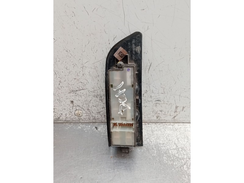 Recambio de mando elevalunas delantero izquierdo para nissan terrano ii (r20) 2.7 tdi 4wd referencia OEM IAM   5P