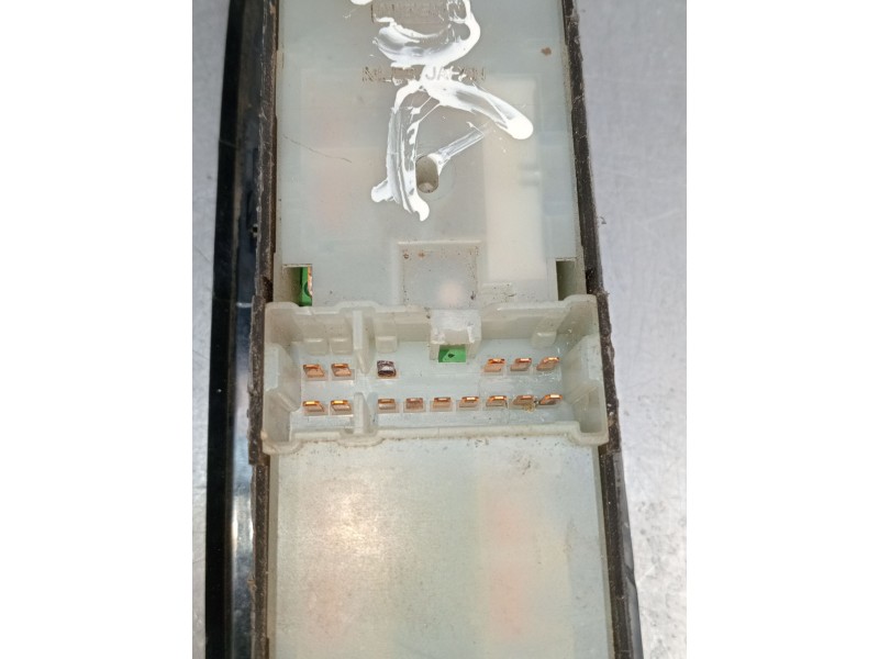 Recambio de mando elevalunas delantero izquierdo para nissan terrano ii (r20) 2.7 tdi 4wd referencia OEM IAM   5P