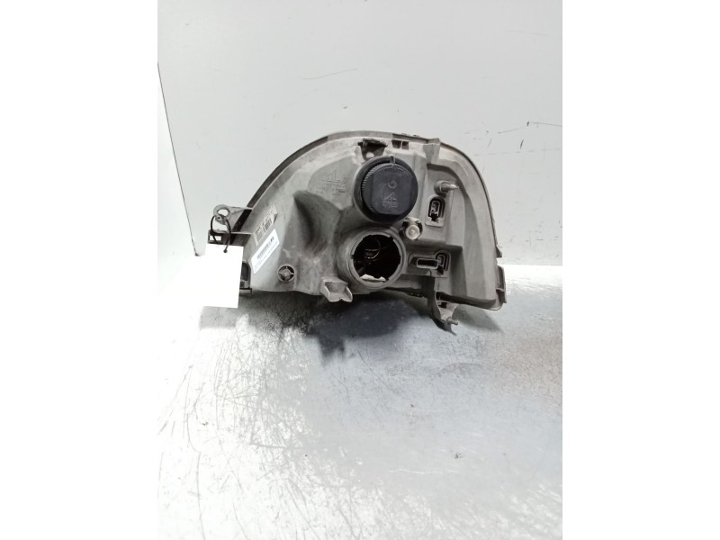 Recambio de faro derecho para renault master ii phase 2 caja cerrada referencia OEM IAM 8200163518  