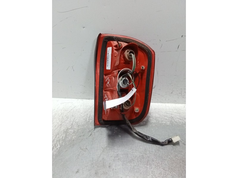 Recambio de piloto trasero izquierdo para toyota rav 4 ii (_a2_) 1.8 (zca25_, zca26_) referencia OEM IAM   