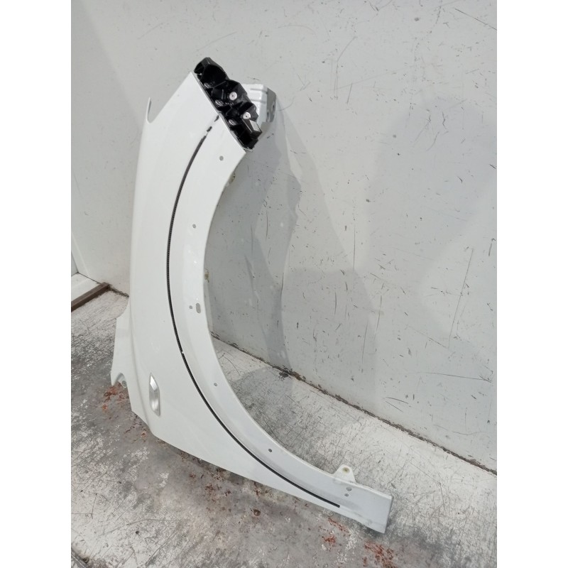 Recambio de aleta delantera derecha para dacia sandero iii 1.0 tce 90 eco-g referencia OEM IAM   