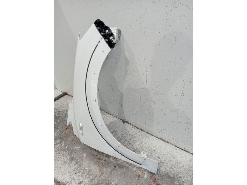 Recambio de aleta delantera derecha para dacia sandero iii 1.0 tce 90 eco-g referencia OEM IAM   