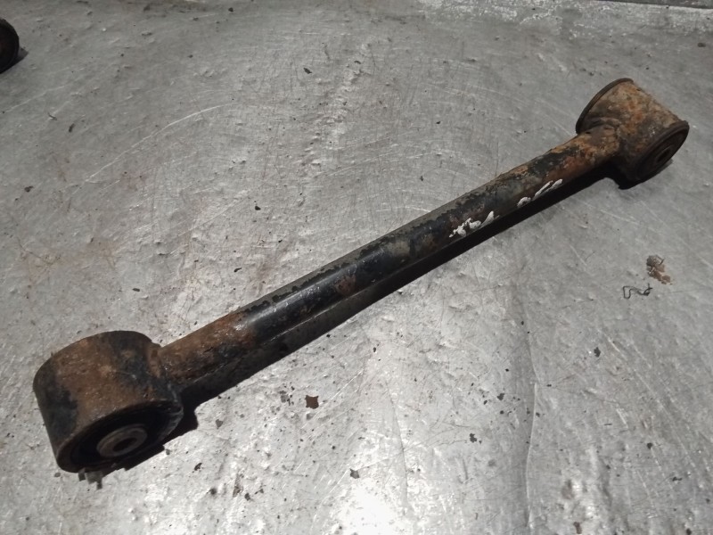 Recambio de brazo suspension inferior trasero derecho para mitsubishi montero io i (h6_w, h7_w) 1.8 gdi (h66w, h76w) referencia 