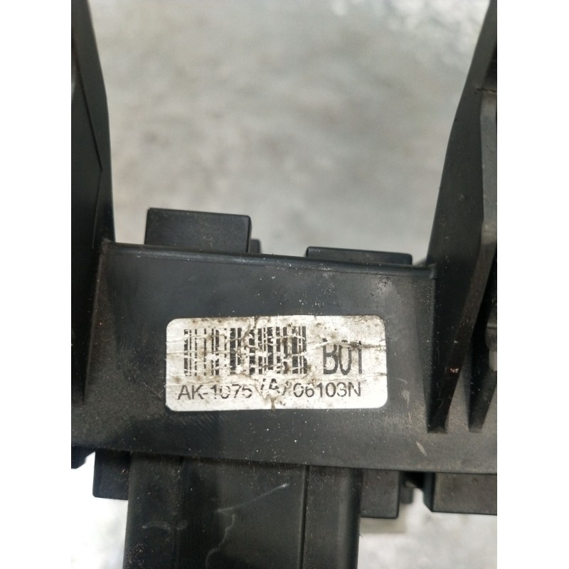 Recambio de caja reles / fusibles para hyundai accent iii sedán (mc) 1.4 gl referencia OEM IAM AK1075VA  