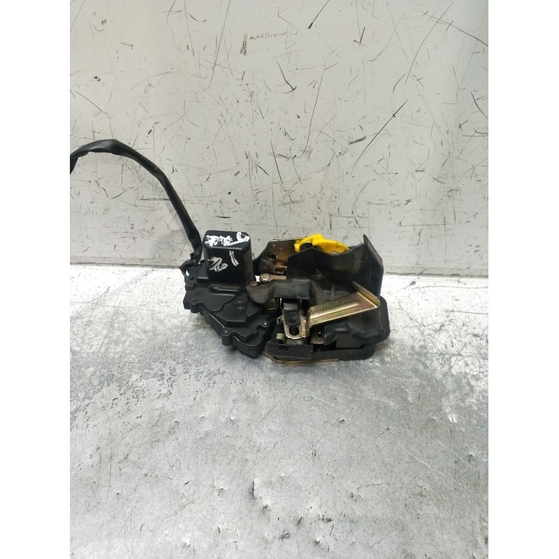 Recambio de motor cierre centralizado trasero izquierdo para kia carens i monospace (fc, fj) 2.0 crdi referencia OEM IAM  5P 