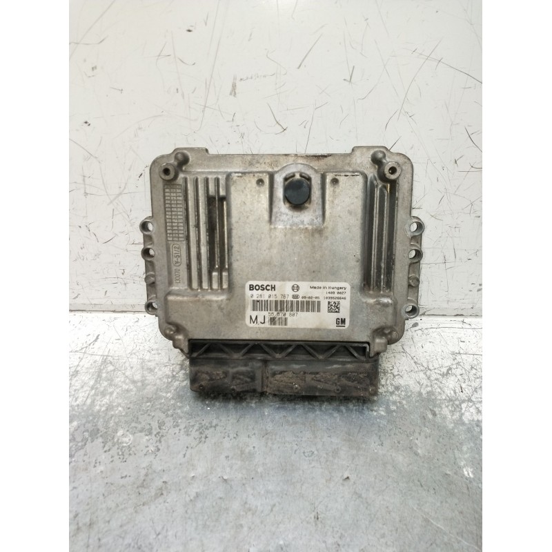 Recambio de centralita motor uce para opel zafira / zafira family b (a05) 1.9 cdti (m75) referencia OEM IAM 0281015767 55570807 