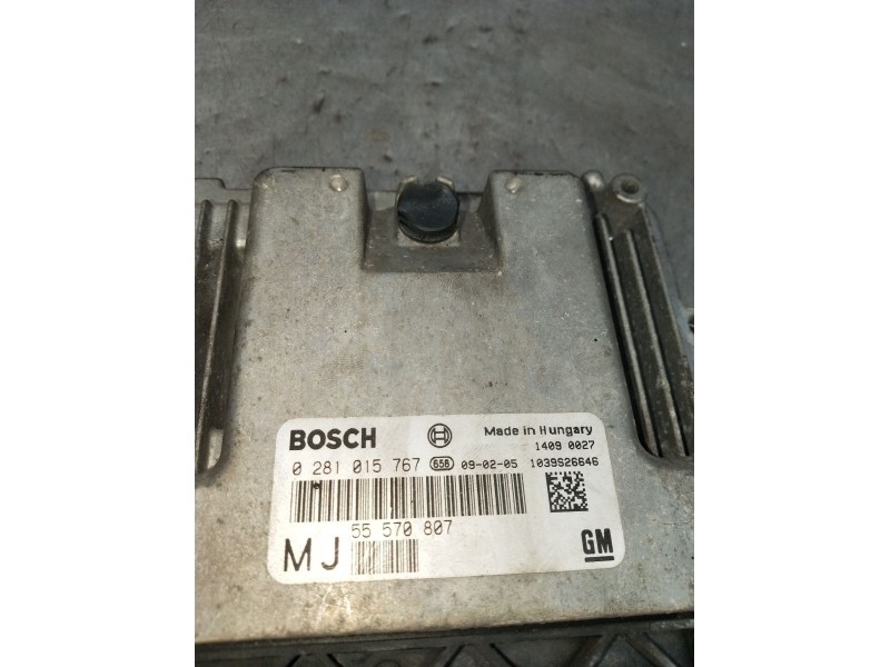 Recambio de centralita motor uce para opel zafira / zafira family b (a05) 1.9 cdti (m75) referencia OEM IAM 0281015767 55570807 