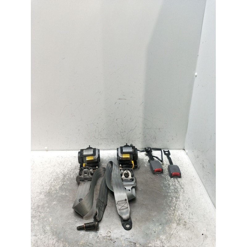 Recambio de juego cinturones delantero para kia carens i monospace (fc, fj) 2.0 crdi referencia OEM IAM  5P 