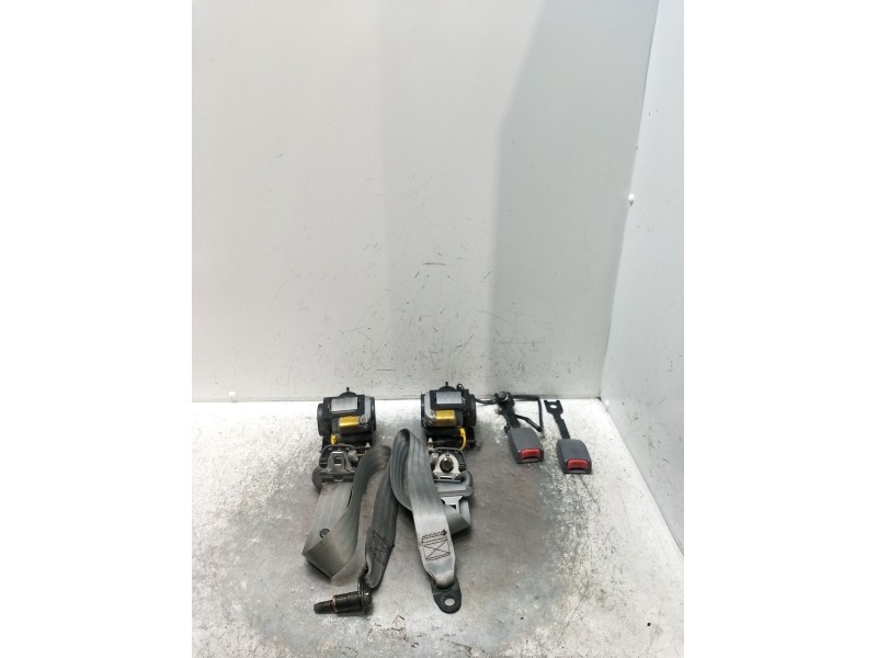 Recambio de juego cinturones delantero para kia carens i monospace (fc, fj) 2.0 crdi referencia OEM IAM  5P 