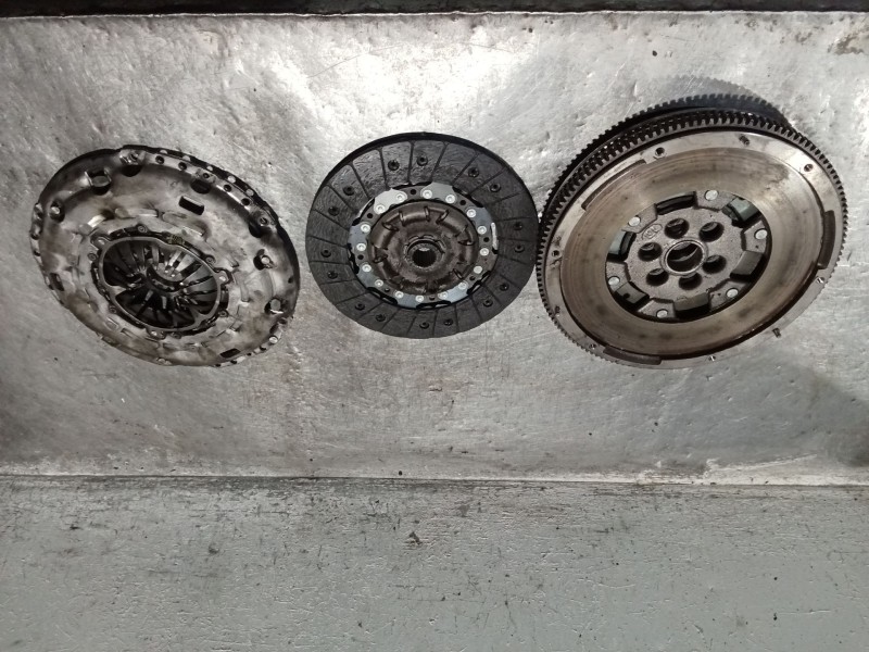 Recambio de kit embrague para volkswagen passat b6 (3c2) 2.0 tdi 16v referencia OEM IAM 32403355 CAB 