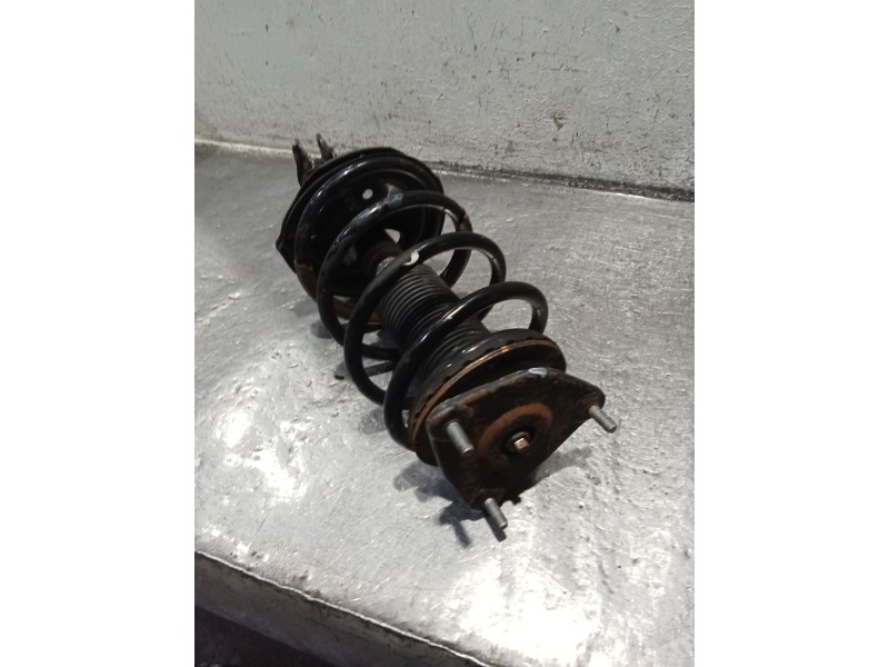 Recambio de amortiguador delantero izquierdo para hyundai elantra iii sedán (xd) 1.6 referencia OEM IAM   